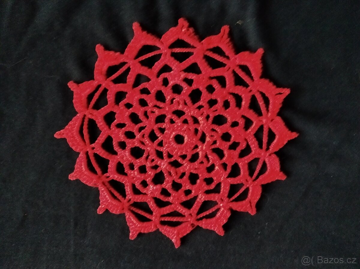 Malé ručně háčkované naškrobené bavlněné dečky - 12