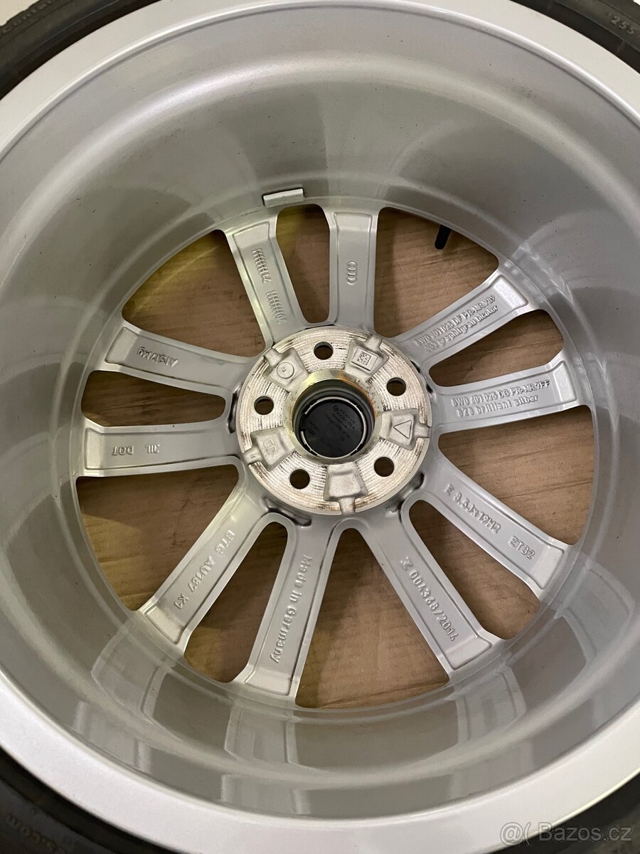 Original zimní alu Audi A5 S5 r19 + 255/35/19 98% - 12