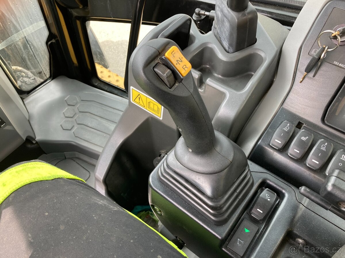 CAT 444 Traktorbáger / Rýpadlo 2021 - 12