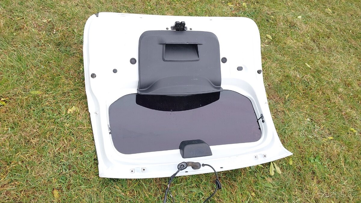 DACIA DUSTER 1 – DVEŘE KUFRU BÍLÉ - 12