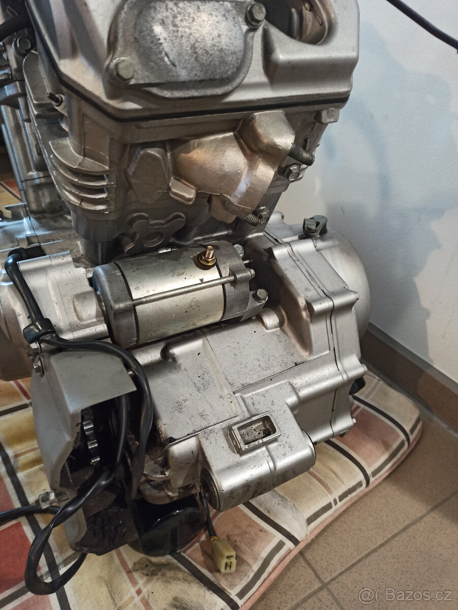 Motor kompletní Honda Transalp 650 R.V.2002 - 12