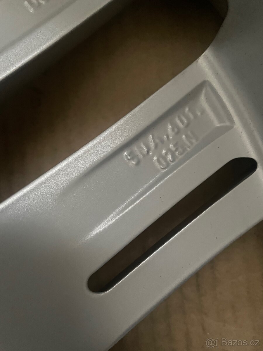 Original zimní alu vw Tiguan r19 Auckland + 235/50/19 95% - 12