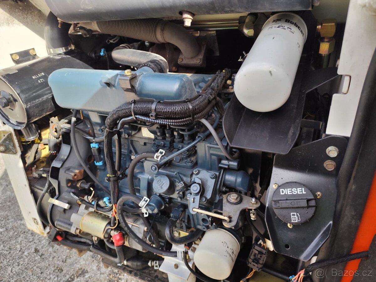 Šmykem rizený nakladač Bobcat S185. ŠPZ. - 12