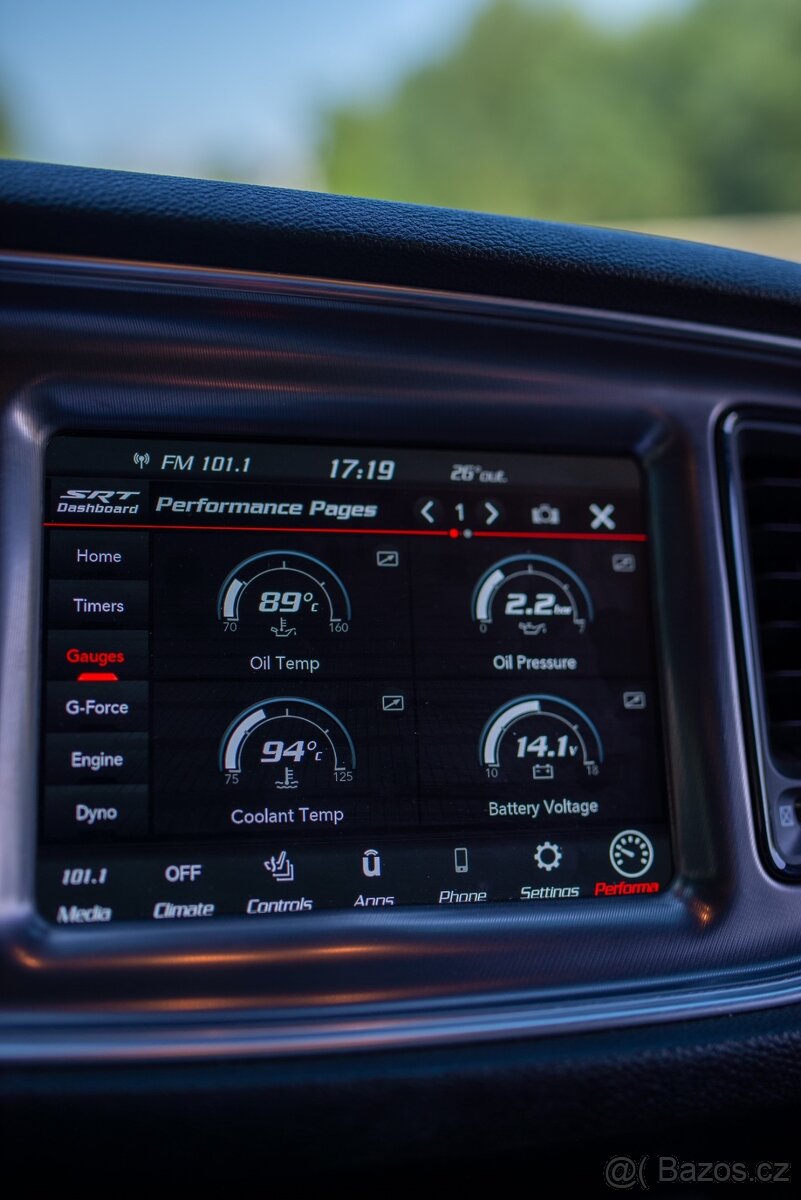 Dodge Challenger - 12