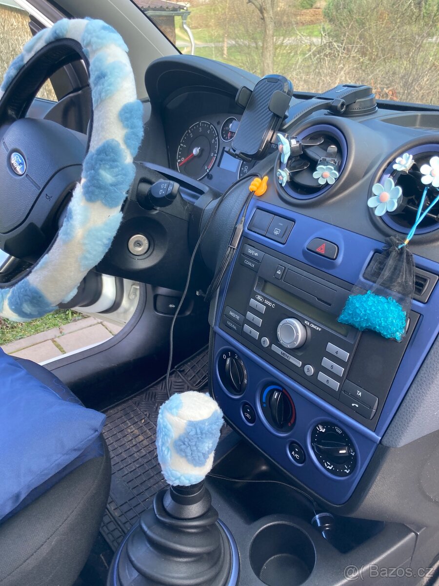 Prodám Ford fiestu, 1,3i, r.v.2008 - 12