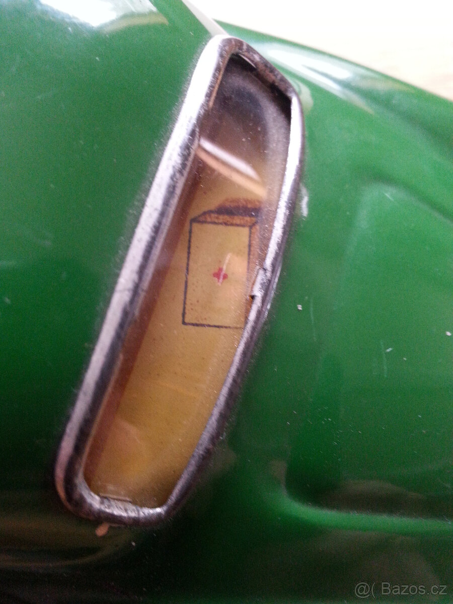 Plechové autíčko - 12