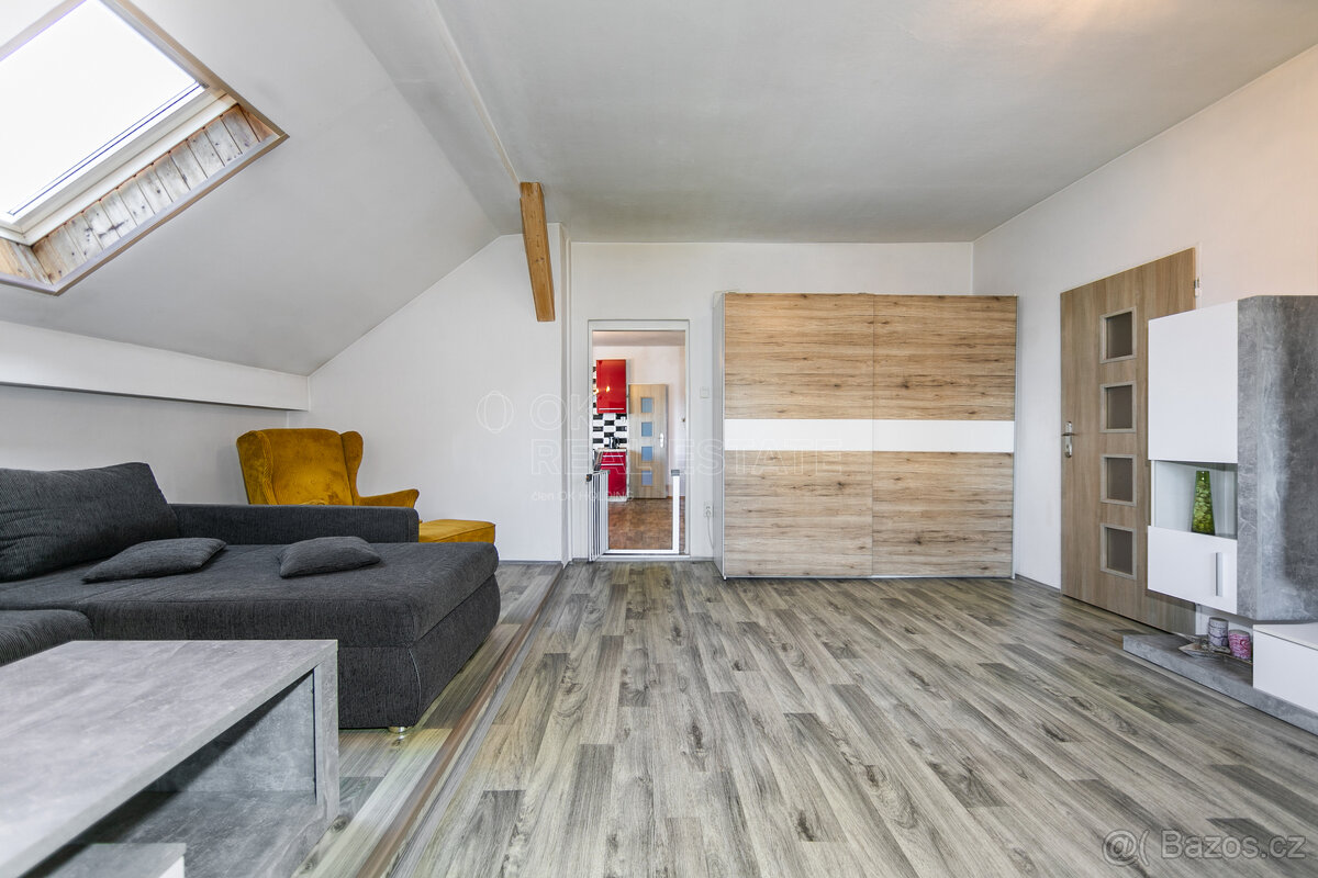 Prodej prostorného bytu 3+1 (72 m²) v klidné části Heřmanovy - 12