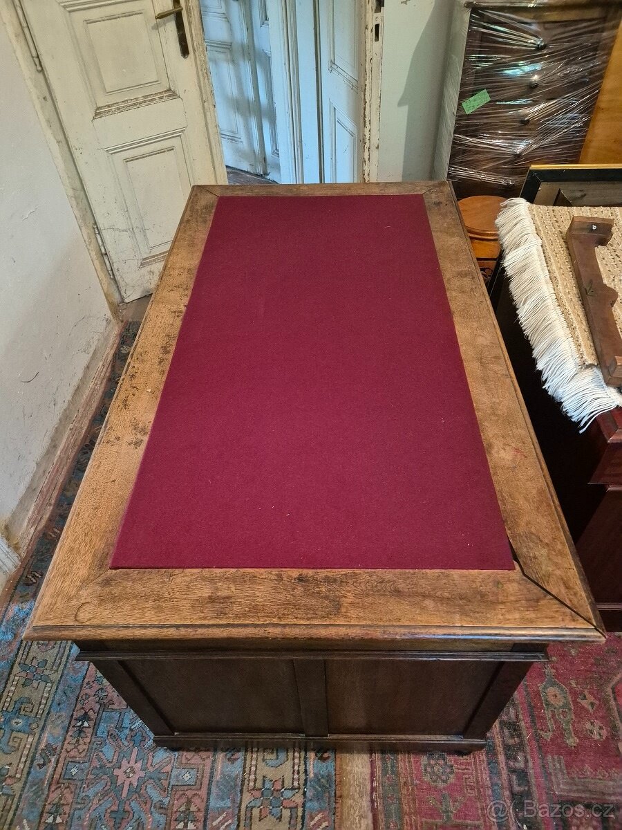 Starožitný psací stůl s bohatým řezbářstvím - Prostorový - 12