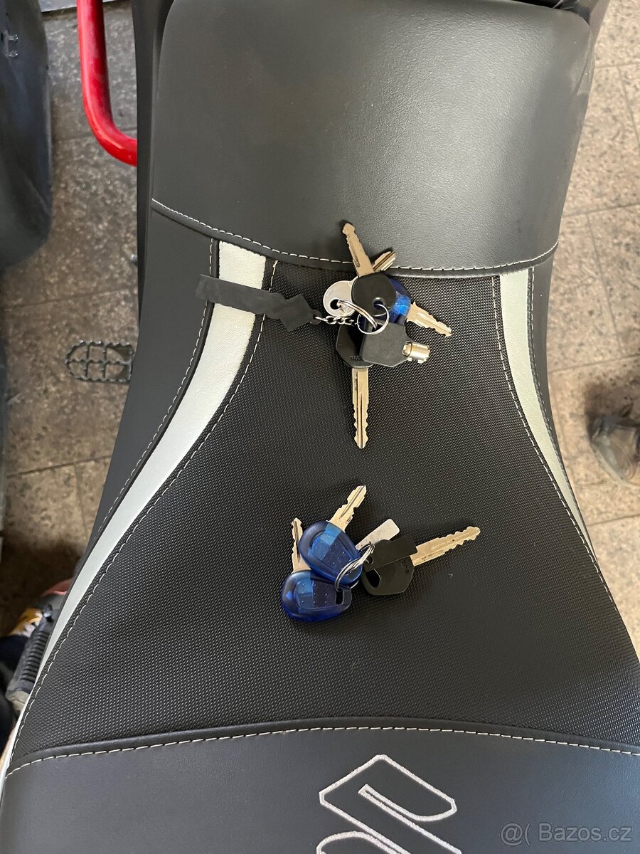 Suzuki WVB1 V-STROM 650 - 12