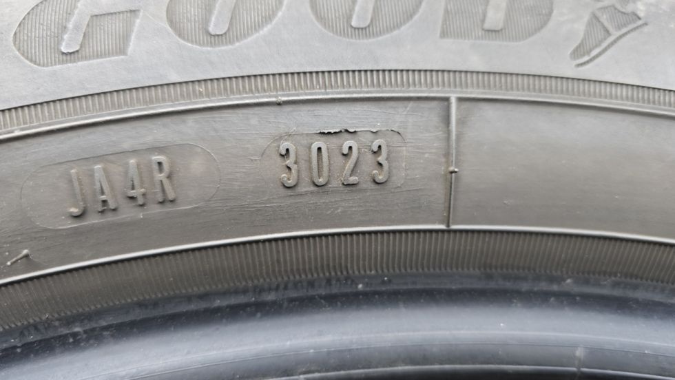 Zimní pneu 205/55/19 Good Year - 12