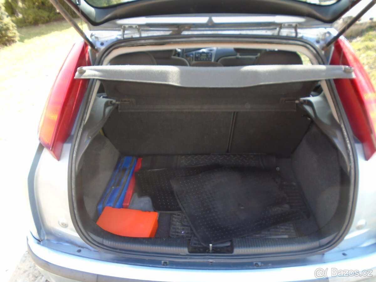 FOCUS1.6i.74kw,152000km,serv.kniha,r.v.2004,autom.klima - 12