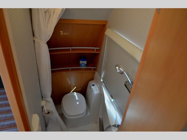 Karavan Knaus Sudwind KW01, 6 osob, Markýza - 12