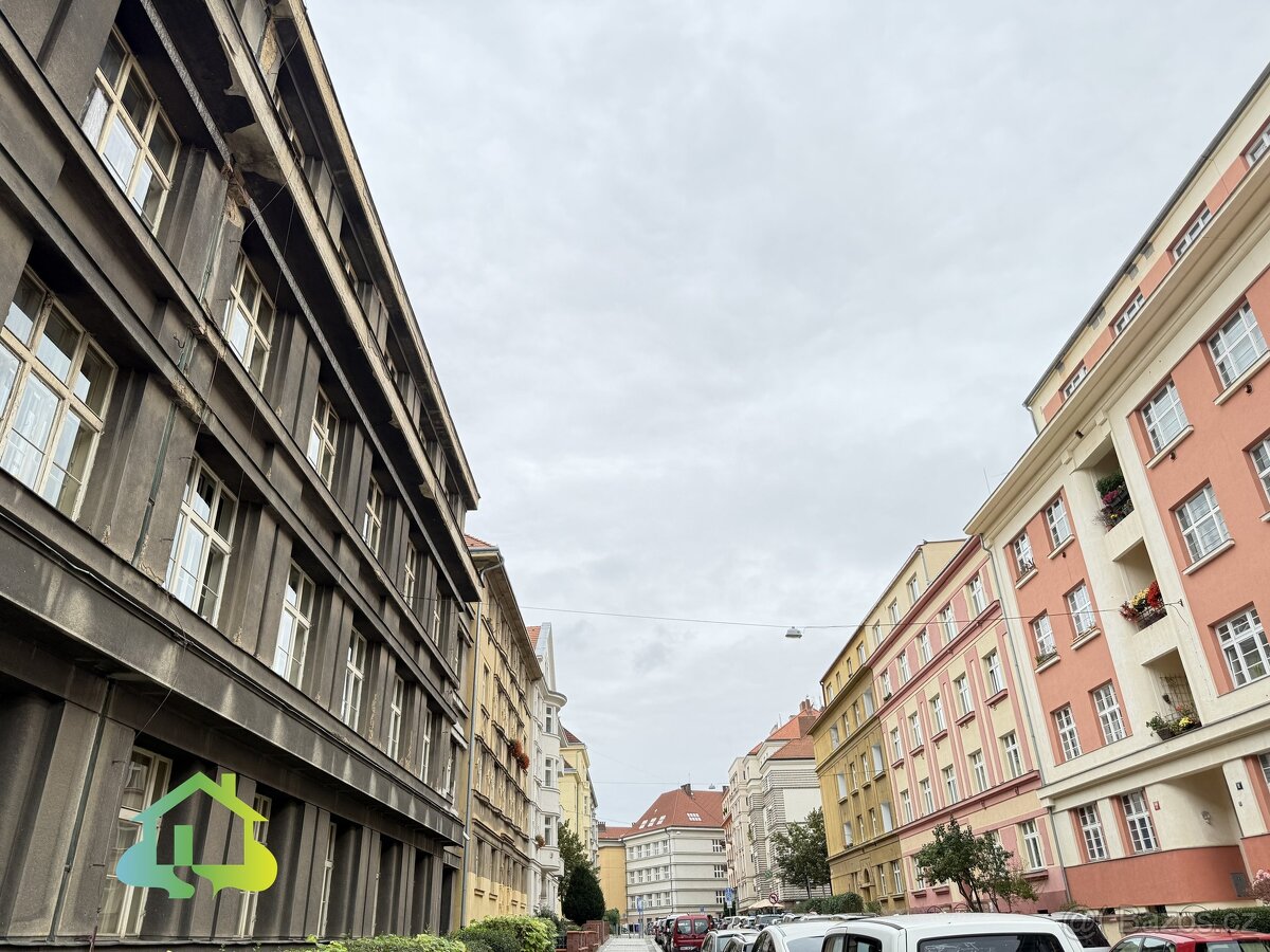 Prodej prostorného bytu 3+1 (111 m²) v historickém domě, Pra - 12