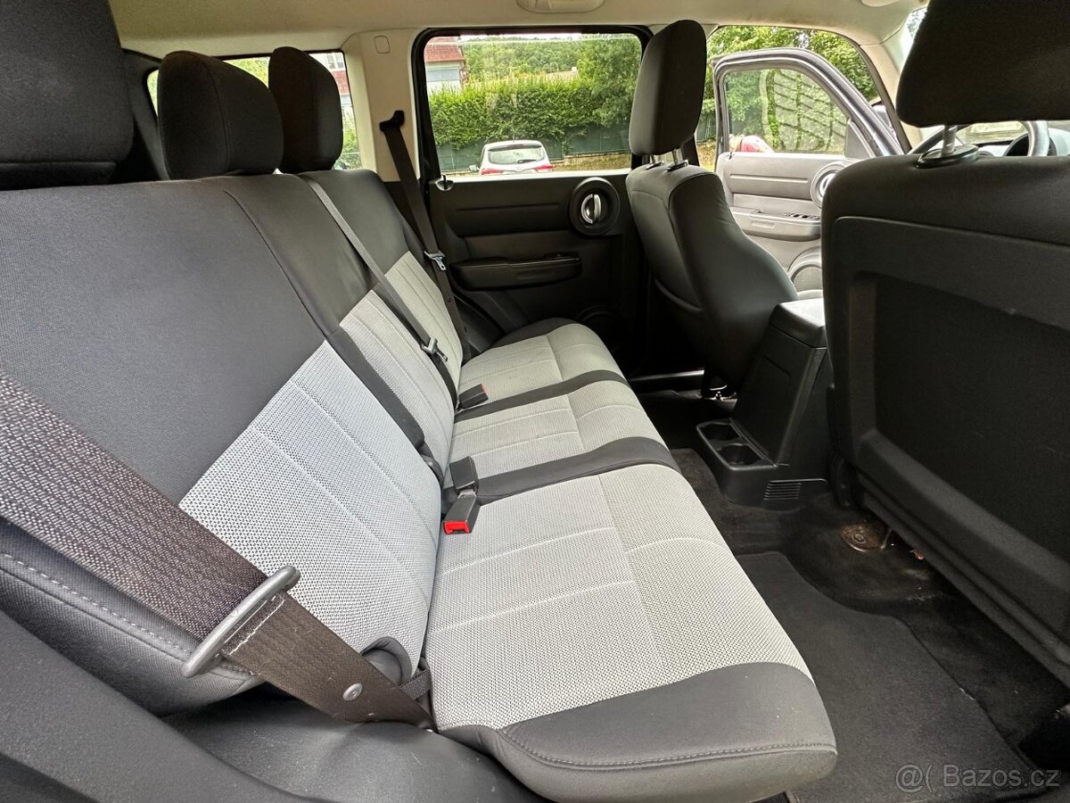 Dodge Nitro 2,8 CRDi 130 kW 4x4 - 12