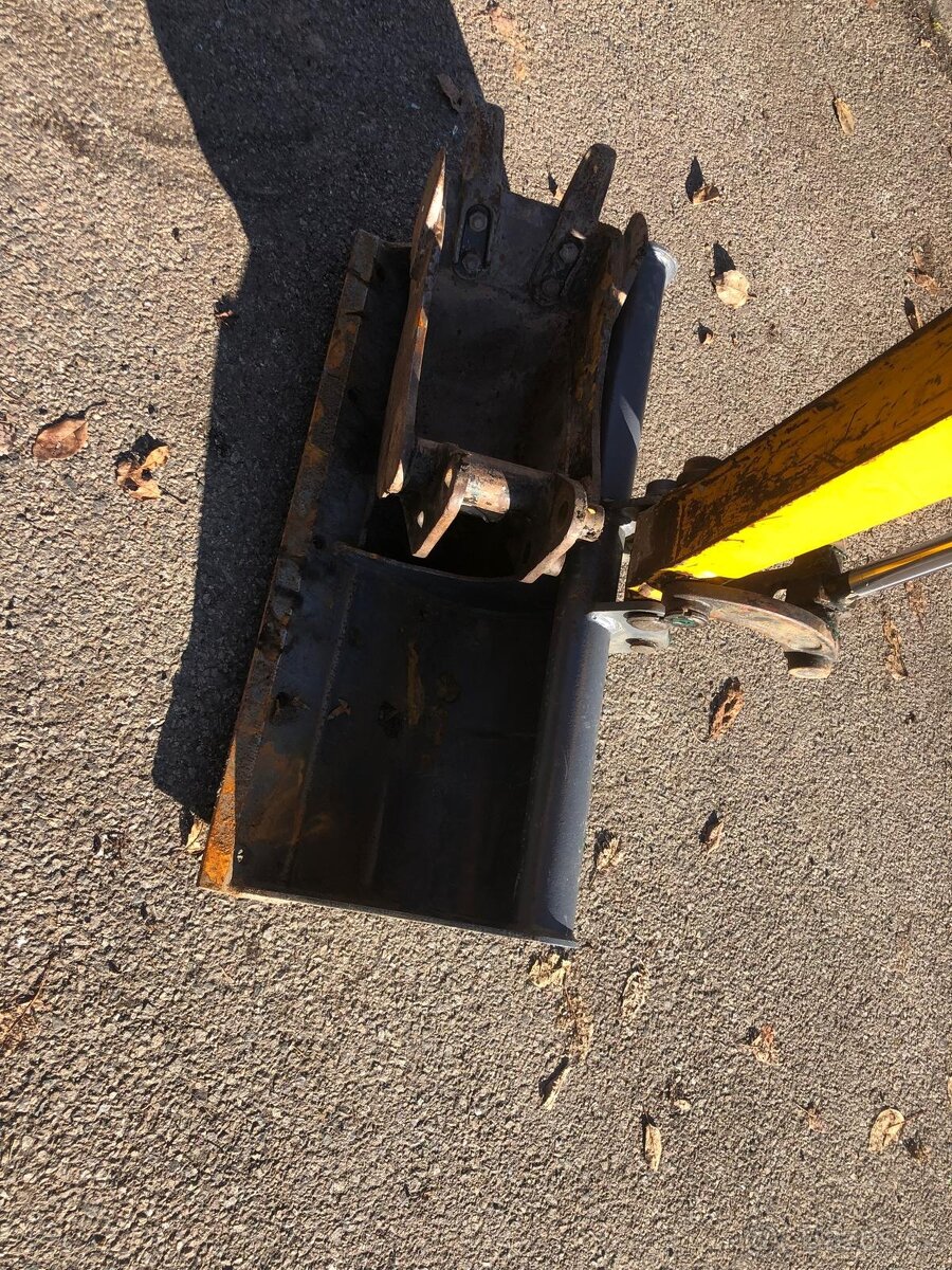 Prodám minibagr JCB 8008 CTS - 12