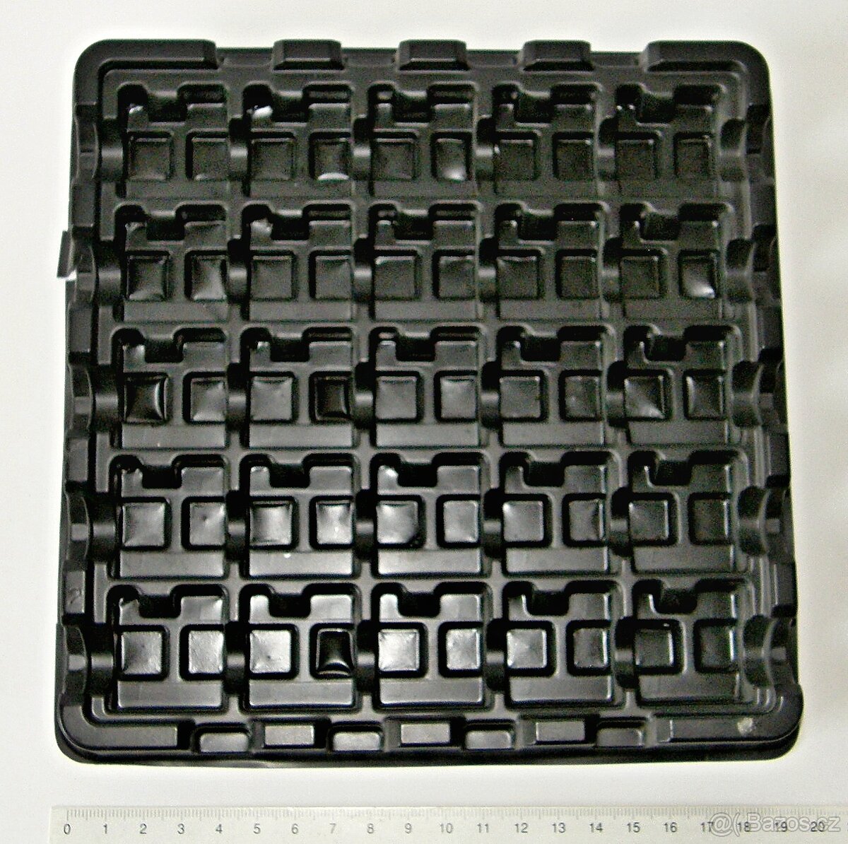 Plastová plata pro drobné součástky, materiál - 12