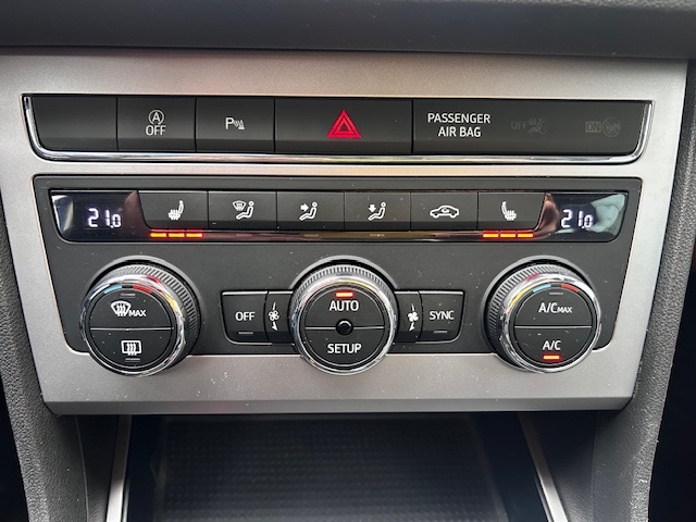 Seat Leon ST 2.0 TDi Xcellence, 2018, LED, navi, kamera - 12