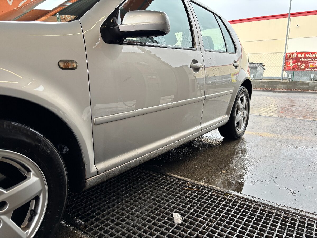 Volkswagen Golf IV 1.6 SR 74kw - 12