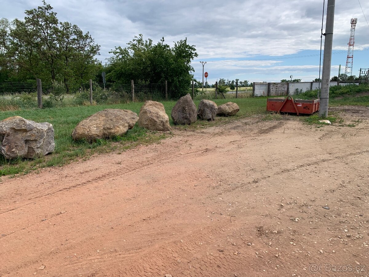 Soliterní kámen - 12