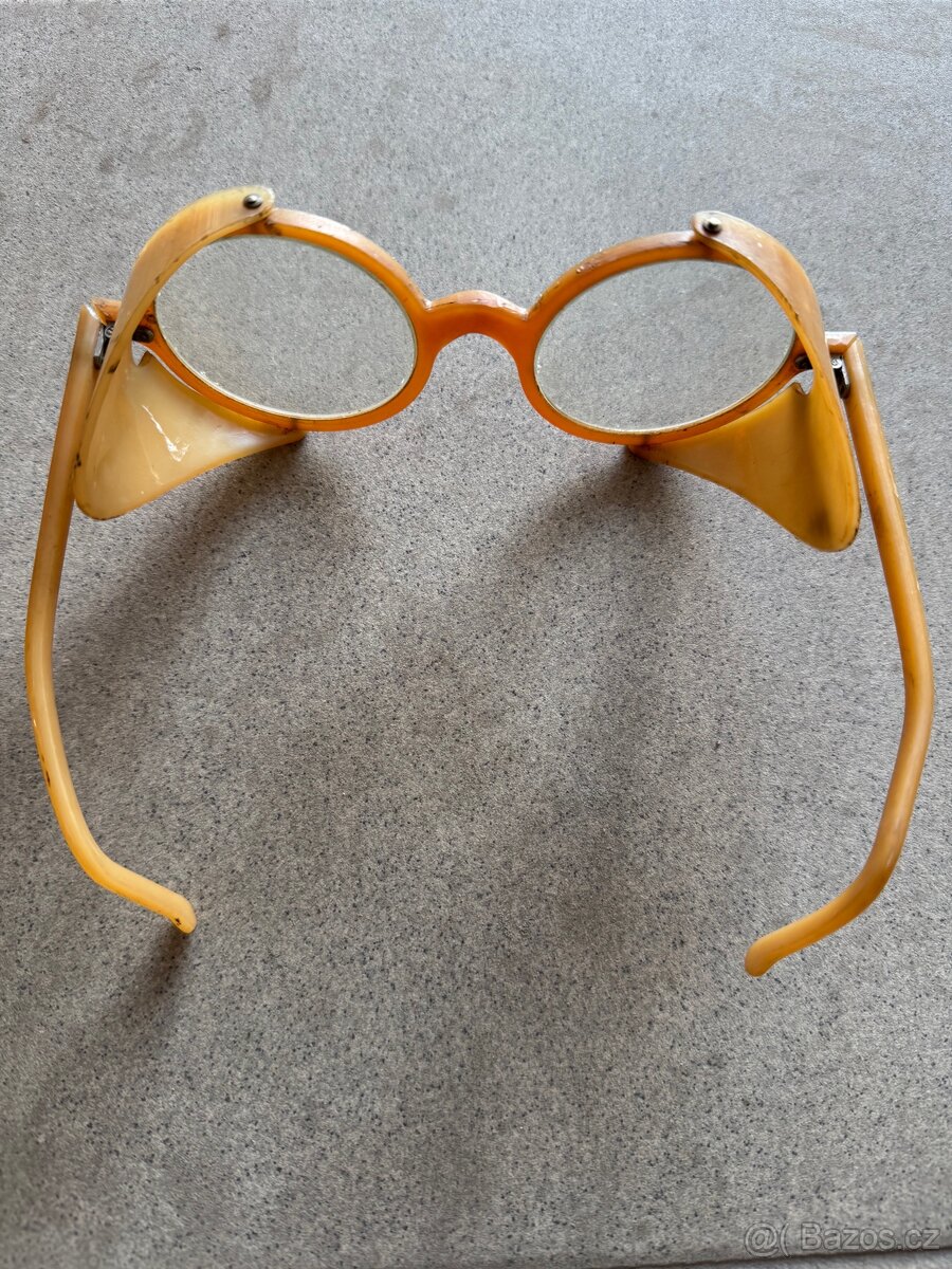 Různé staré artefakty - 12