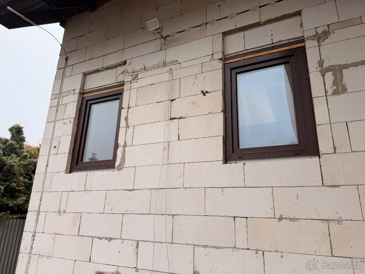 Zánovní okna a dveře + venkovní rolety - 12