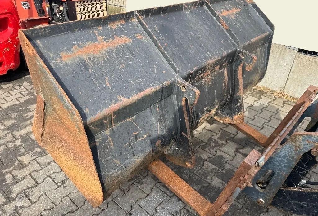 KLOUBOVÝ NAKLADAČ JCB 406 - 12
