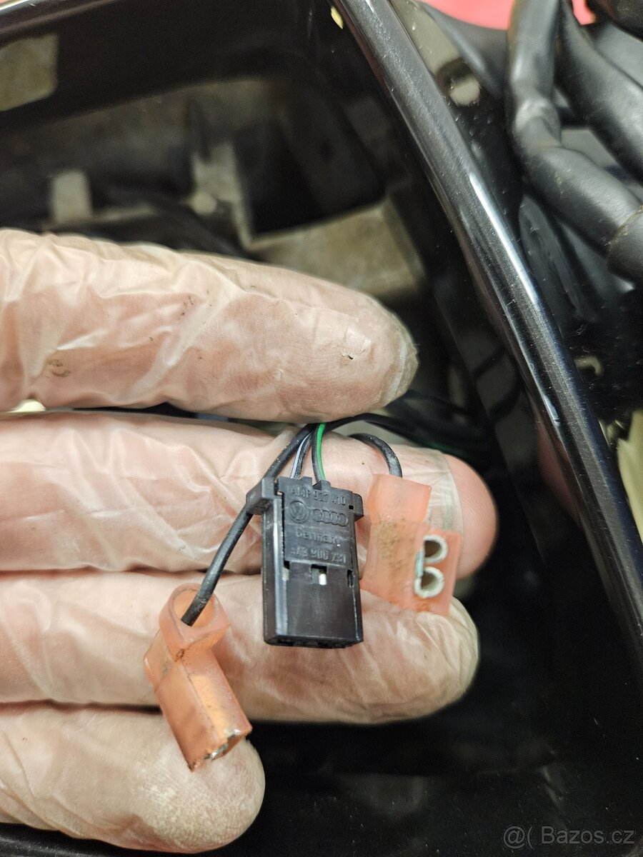 Zrcátko Audi A4 B6 – pravé 7-pin - 12