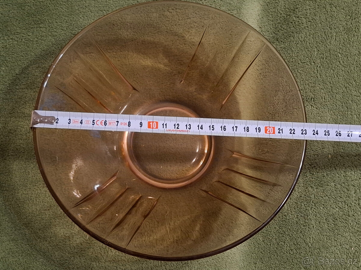 Prodám sadu skleniček: 18+4+6 ks a skleněný tác a mísu - 12