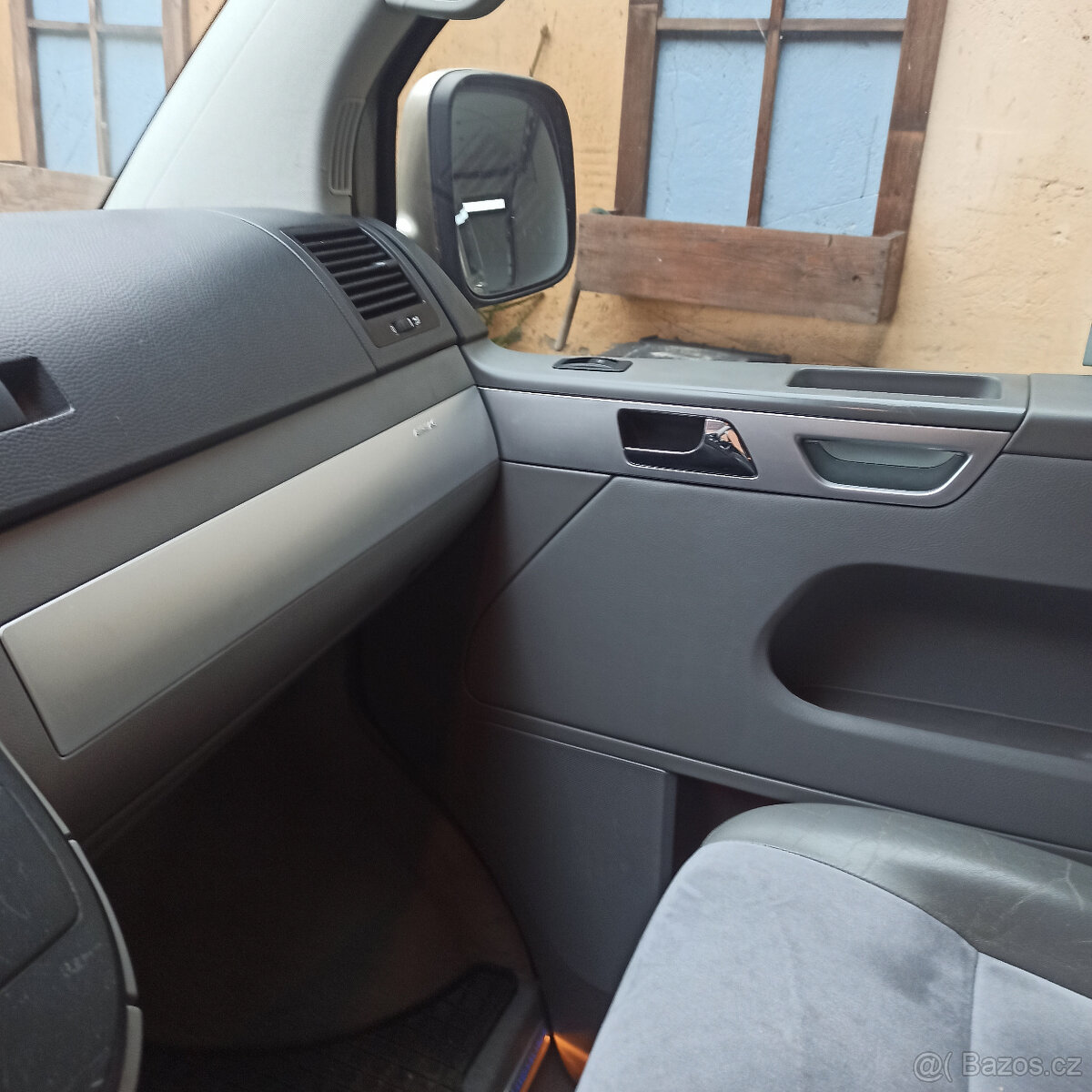 VW transportér multivan T5 2,5 TDI 128 KW původ ČR - 12