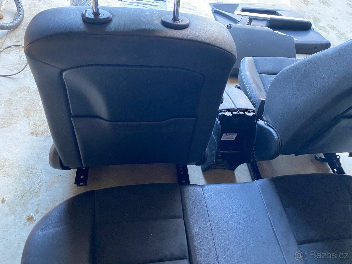 Mercedes GLK alcantara sedačky interiér - 12