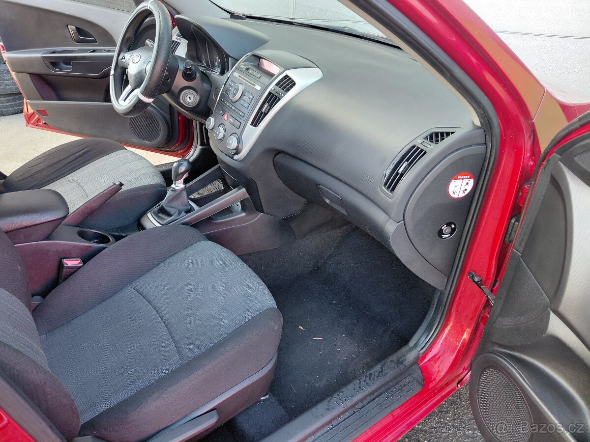 Kia Cee´d 1.4i 16V 66kW 180 000km- GARANCE, TOP CENA, PĚKNÁ - 12