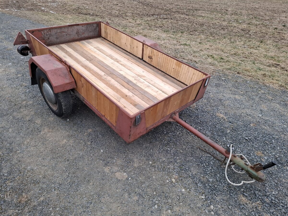 Traktor domácí výroby s příslušenstvím - 12