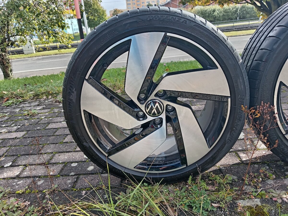 Originál ALU kola VW Golf R18 + letní pneu - 12
