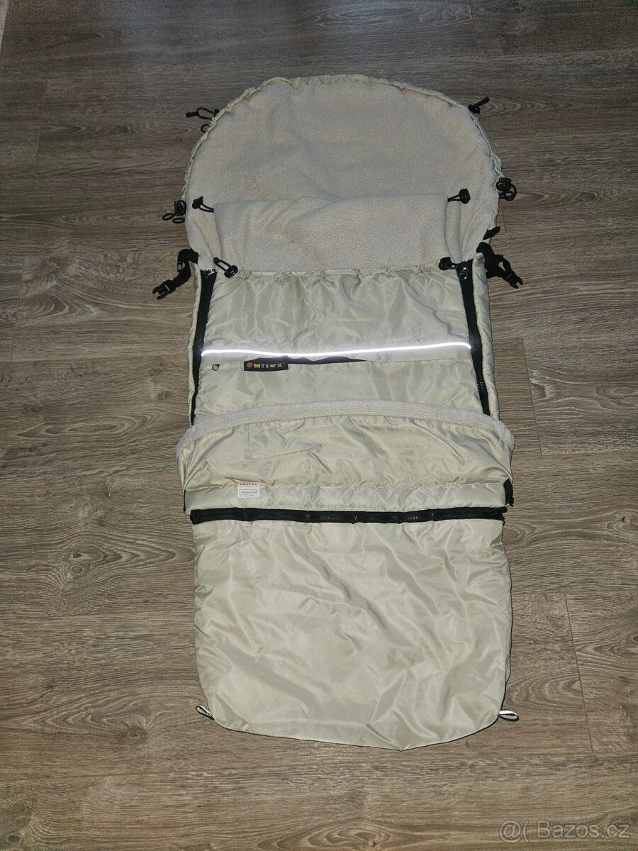 Kočárek s dalším příslušenstvím - 12