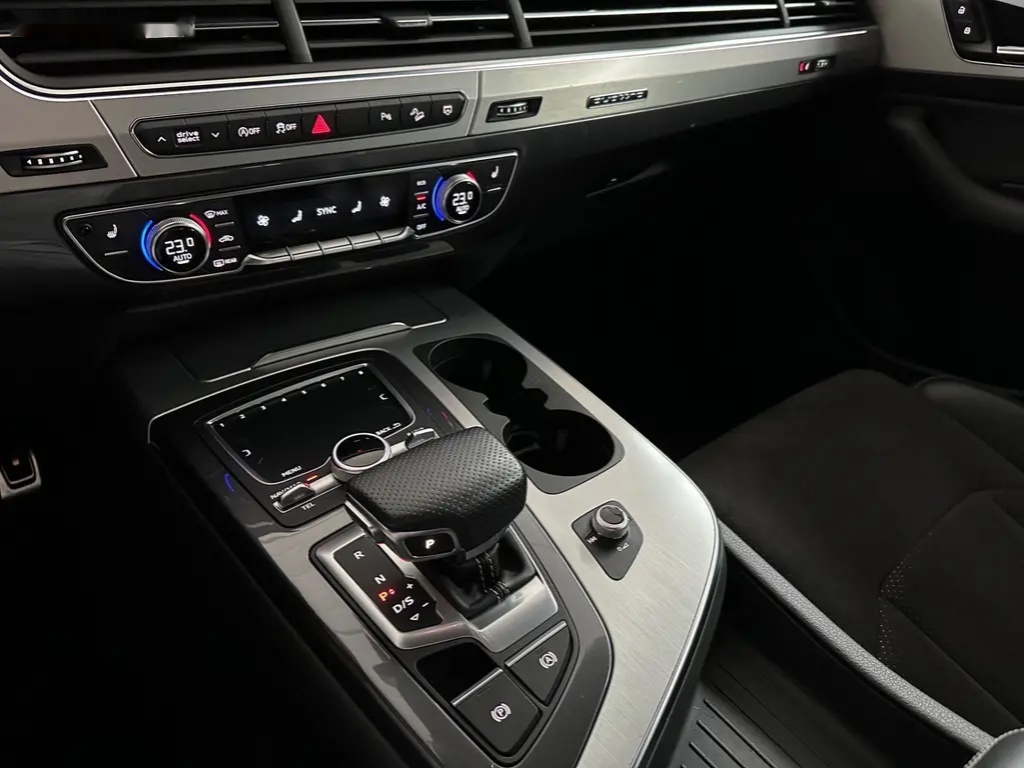 Audi Q7, 3.0 TDI 200 KW S-line - DPH - 12