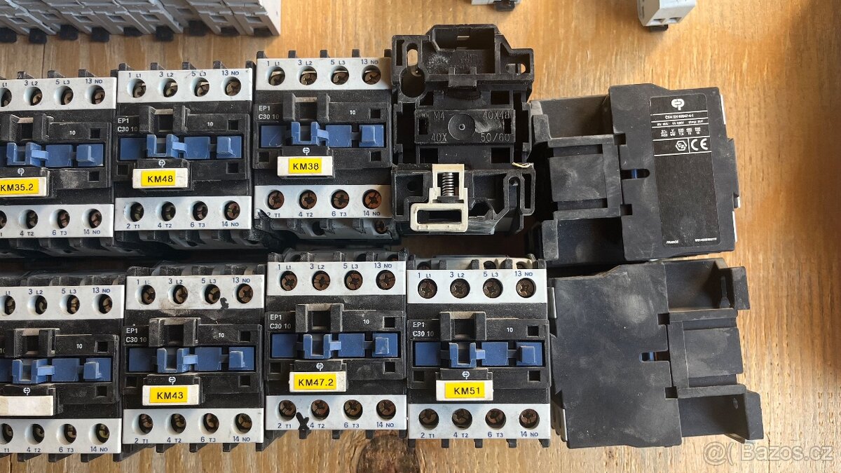 Jističe, pojistky, relé, stykače, proudové chrániče - různé - 12