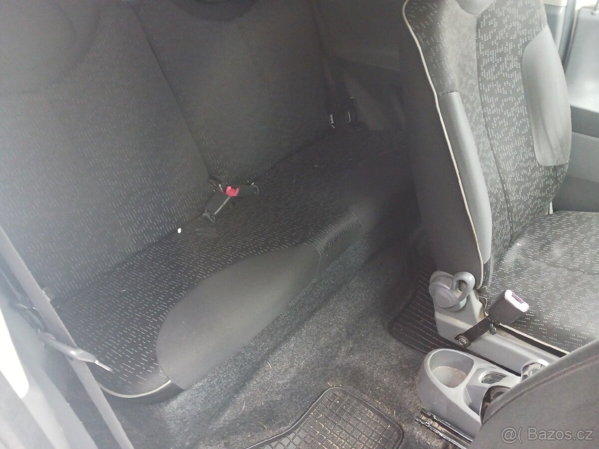 Peufeot 107 1.0 , 50kw - 12