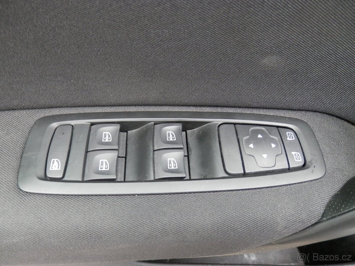 Renault Megane 1.3TCe, Klima, Tažné, 1.maj. ČR - 12