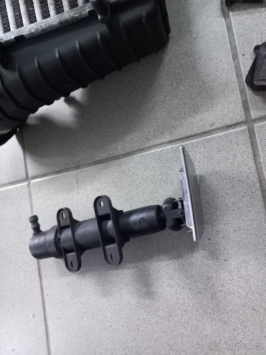 Škoda Superb1 - Díly- Zrcátko - Intercoler atd - 12