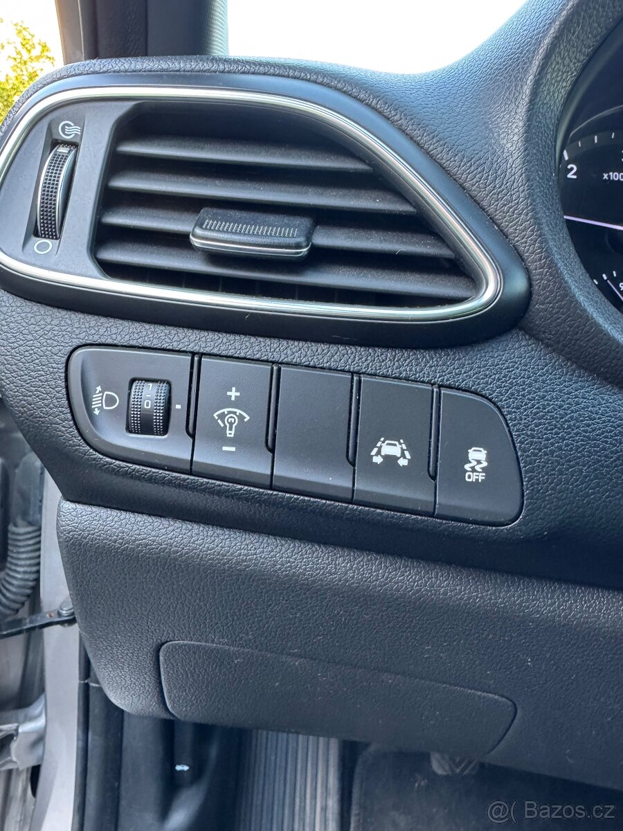 HYUNDAI I30 1.6 CRDi 81kW 2018 - 12