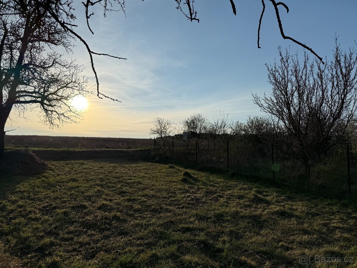 Prodej rodinného domu, pozemek 933 m² - 12