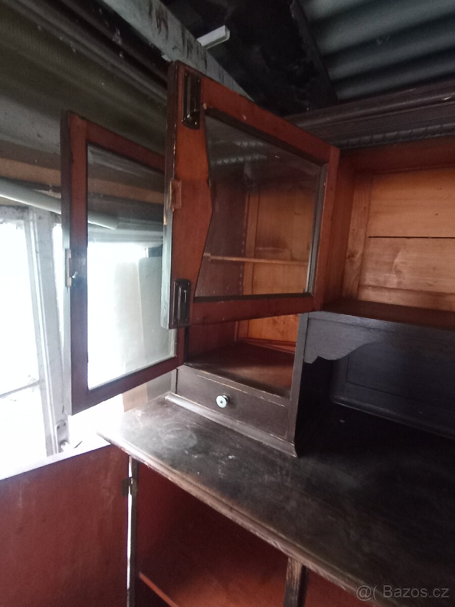 Starožitná kredenc - 12