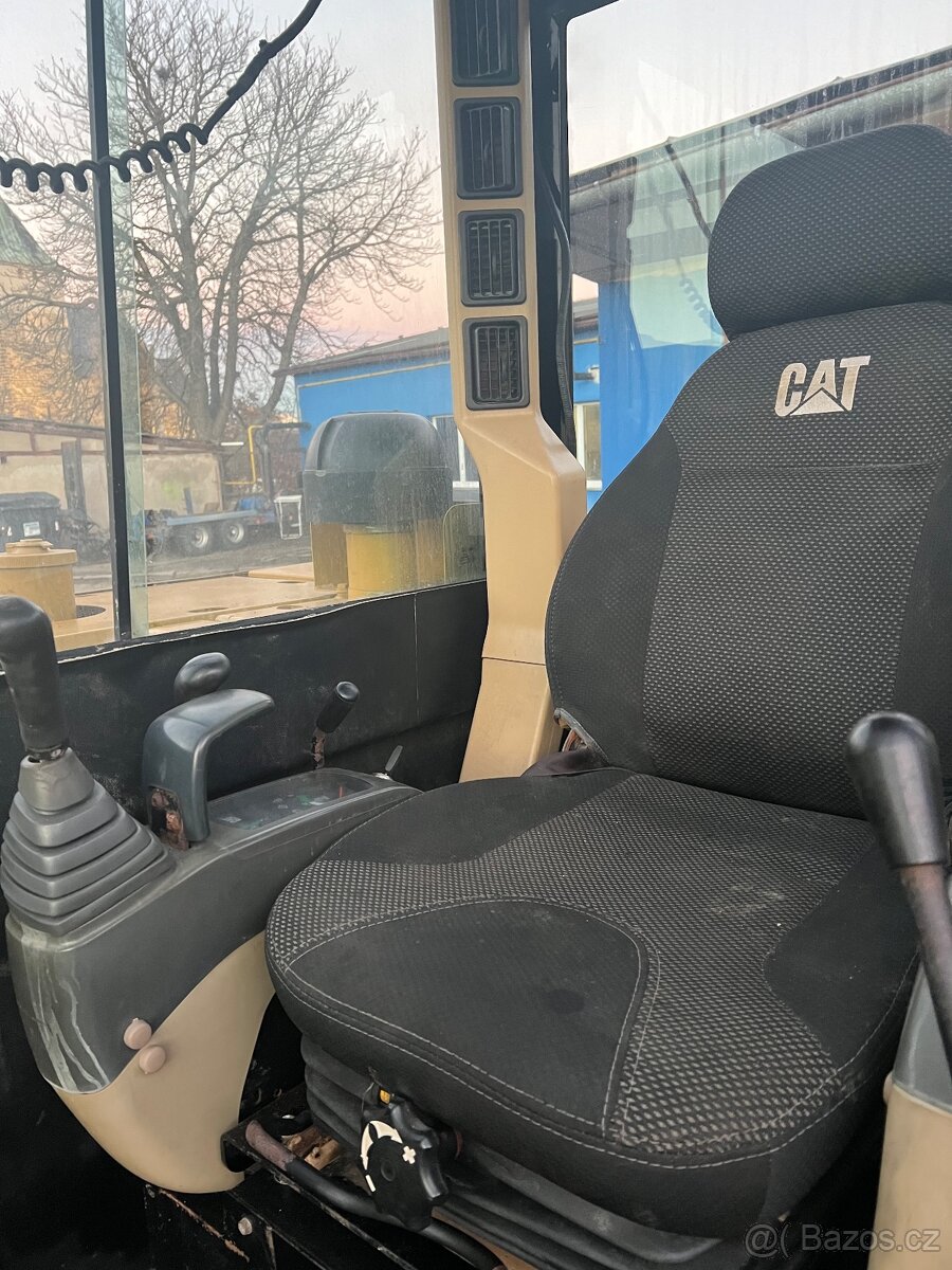 Minibagr CATERPILLAR 306 - 12