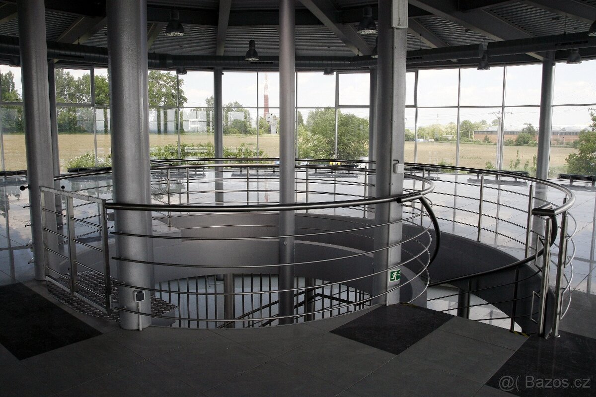 KOMERČNÍ SHOWROOM Staré Město u Uh.Hradiště - 12