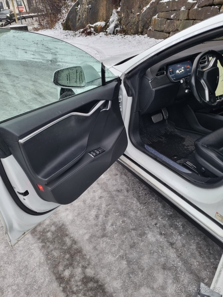 Tesla S Performance - 12