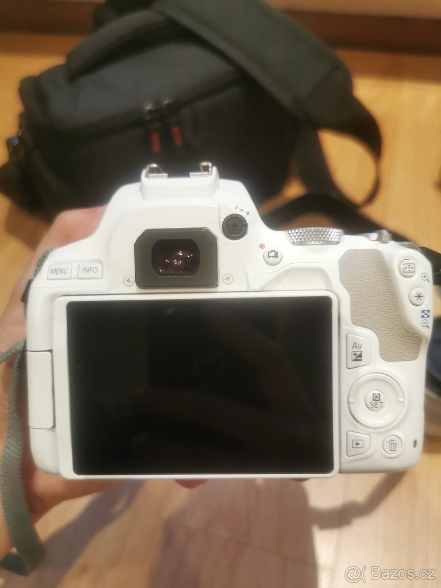 Canon eos 250 D + EFS 18-55mm + EF LENS 50 mm - 12