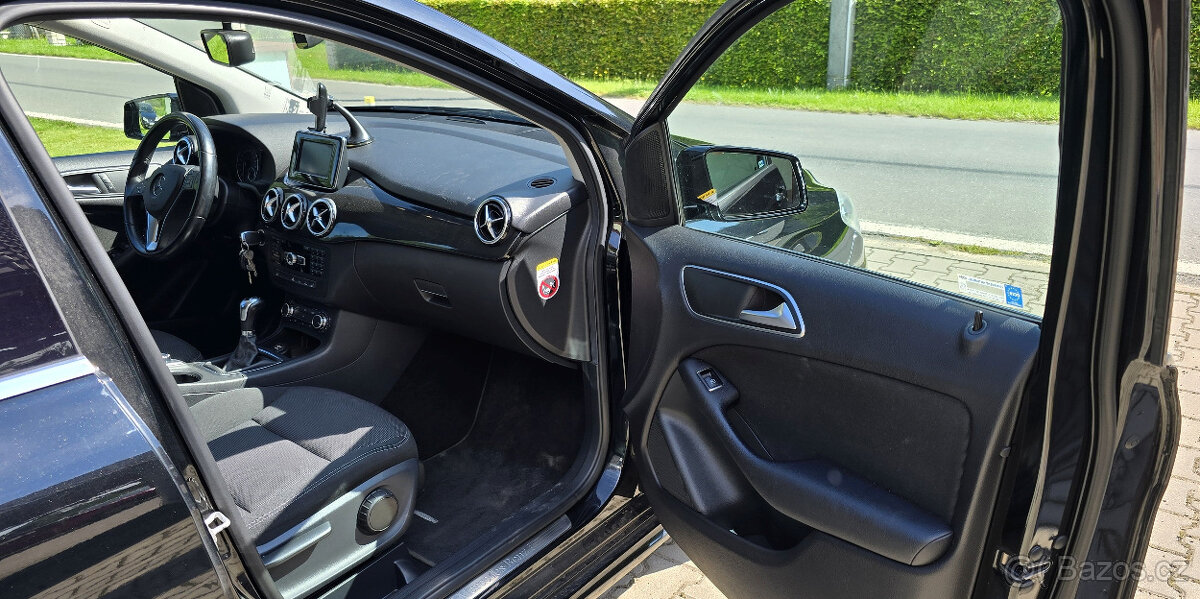 Mercedes-Benz B180, r.v. 2012, nájezd 167000km - 12