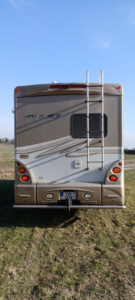 Obytný Mercedes SPRINTER V6 - 12