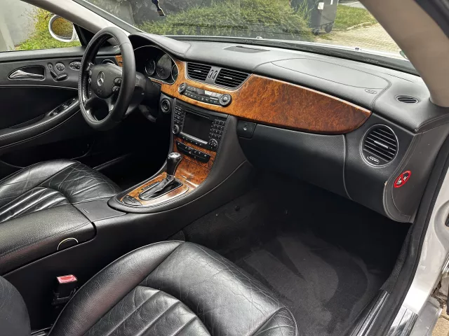 Mercedes-Benz CLS 500 Black ALU R19 306hp 7G Tronic Airmatic - 12