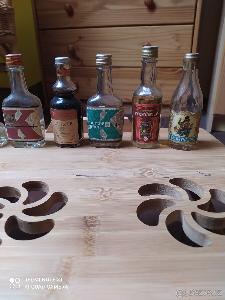 Lahvičky s alkoholem - 12